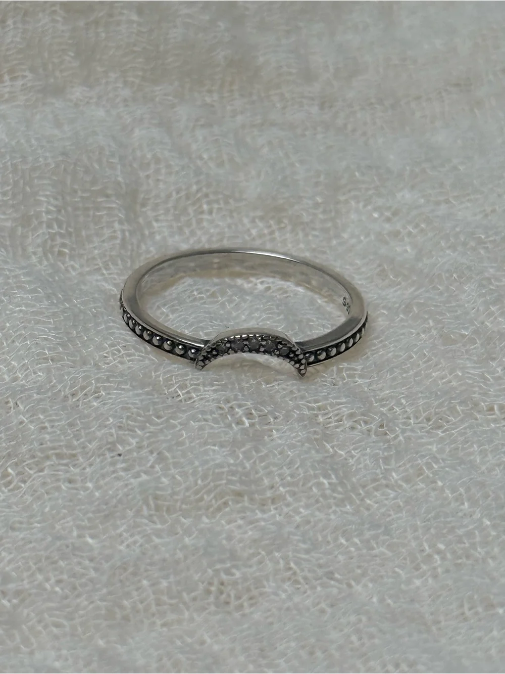 925 Sterling Silver Crescent Moon Band Ring in Silver, Size 7 - Picture 1 of 3